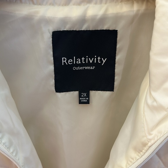 Relativity Outerwear Lightweight Vest White Womens Size 2X Full Zipper Closure - Picture 3 of 11